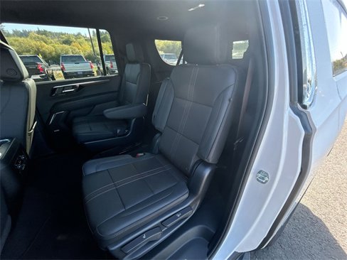 New 2025 Chevrolet Suburban High Country image 25