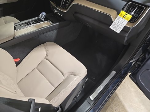 New 2026 Volvo XC60 B5 Plus w/ Climate Package image 21