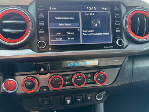 Used 2022 Toyota Tacoma TRD Off-Road image 12