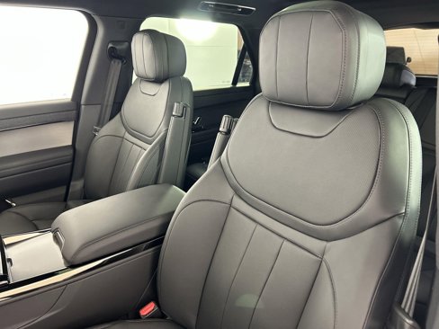 Used 2025 Land Rover Range Rover Sport SE image 25