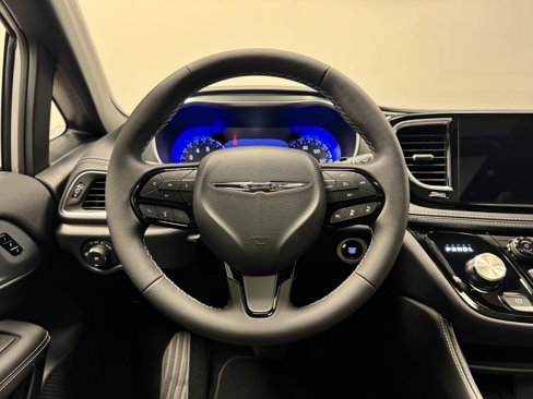 New 2026 Chrysler Pacifica Limited image 21