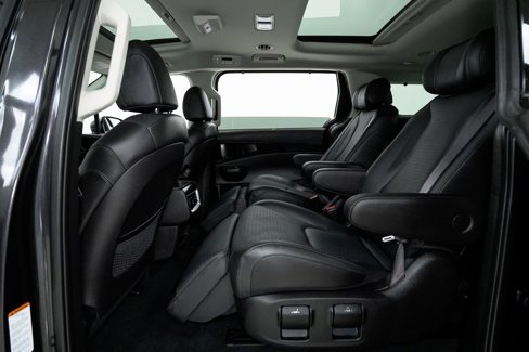 Used 2025 Kia Carnival SX Prestige image 30