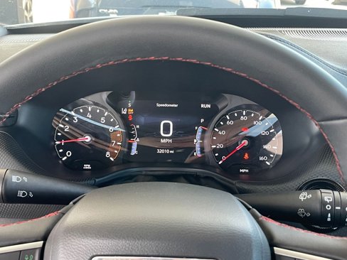 Used 2025 Jeep Compass Trailhawk image 39