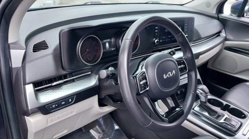 Used 2024 Kia Carnival LX image 17