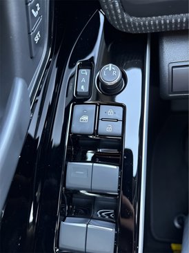 New 2025 Subaru Solterra Limited image 23
