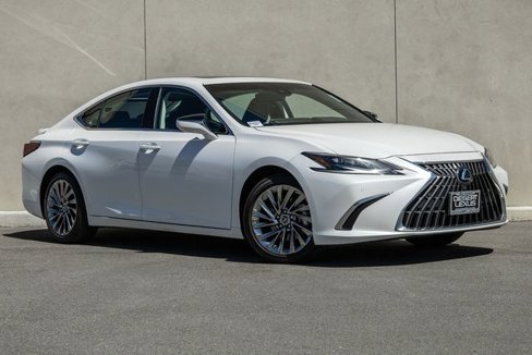 Used 2025 Lexus ES 300h w/ Luxury Package image 16