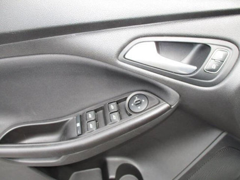 Used 2018 Ford Focus SE image 30