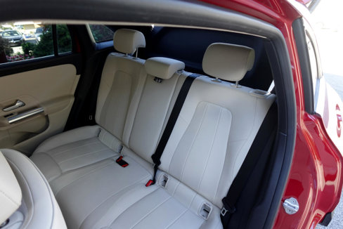 Used 2021 Mercedes-Benz GLA 250 4MATIC w/ Premium Package image 10