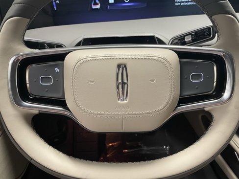 New 2025 Lincoln Nautilus Reserve image 20