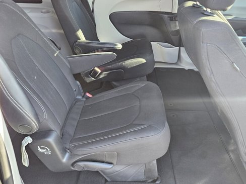 Used 2023 Chrysler Voyager LX image 15