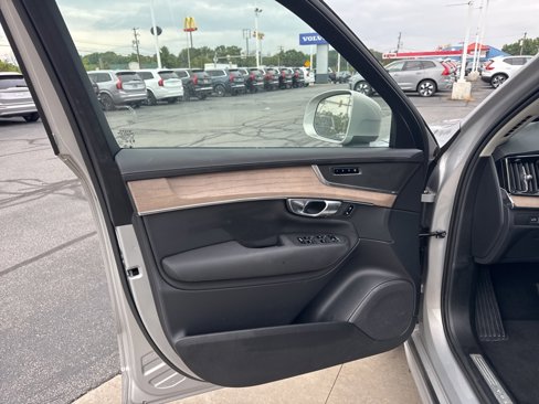 Certified 2025 Volvo XC90 B5 Plus image 9