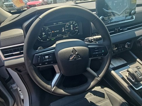 New 2025 Mitsubishi Outlander SE image 25