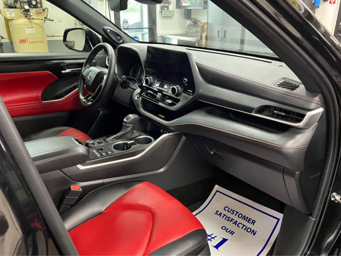 Used 2024 Toyota Highlander XSE image 32