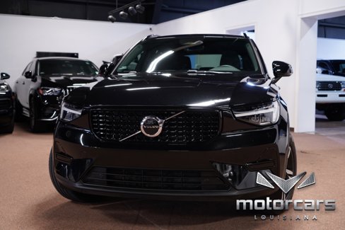 Used 2024 Volvo XC40 B5 Core image 1