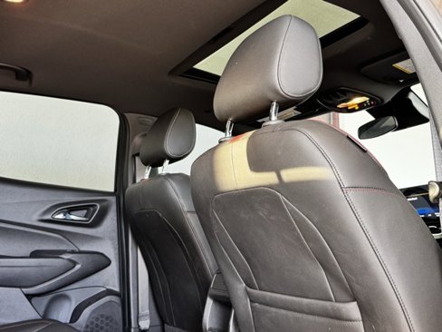 Used 2025 Chevrolet Trax RS w/ Sunroof Package image 4