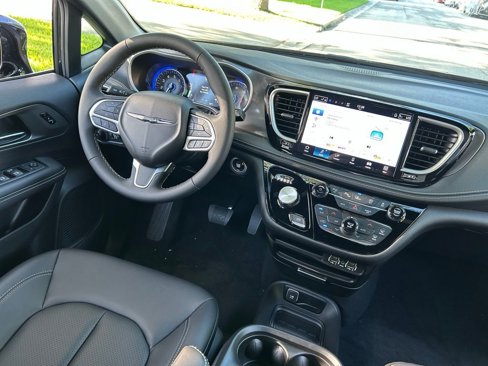 New 2025 Chrysler Pacifica Select image 9