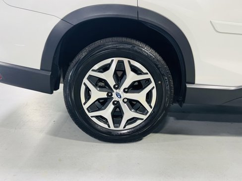Used 2023 Subaru Forester Premium image 11