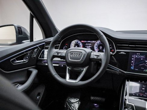 New 2025 Audi Q7 3.0T Prestige image 17