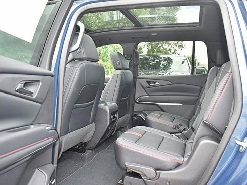 New 2026 Chevrolet Traverse RS image 8