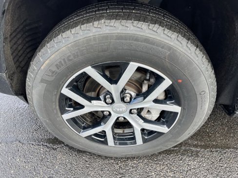 Used 2024 Jeep Grand Cherokee Limited image 19