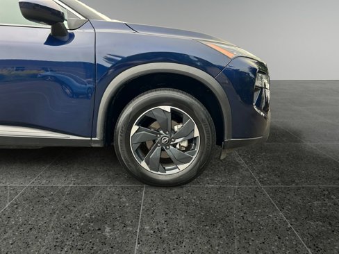 Used 2024 Nissan Rogue SV image 9