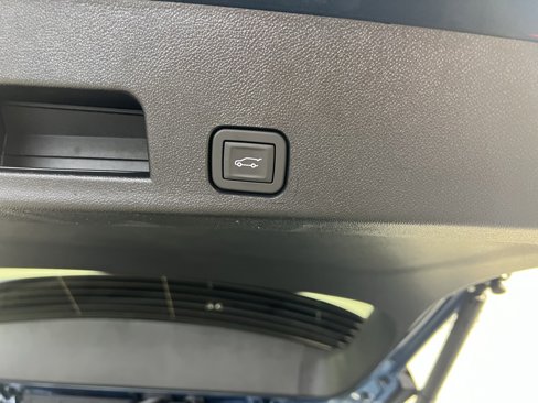 New 2025 Chevrolet Traverse LT w/ LPO, Floor Liner Package image 12