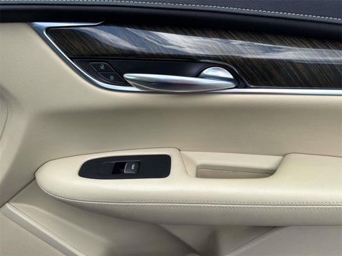 Used 2019 Cadillac XT5 FWD image 14
