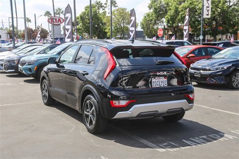 Used 2025 Kia Niro EX image 8