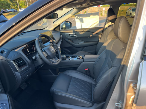 New 2026 Nissan Rogue Platinum image 6
