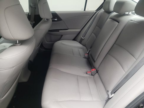 Used 2017 Honda Accord Touring image 18