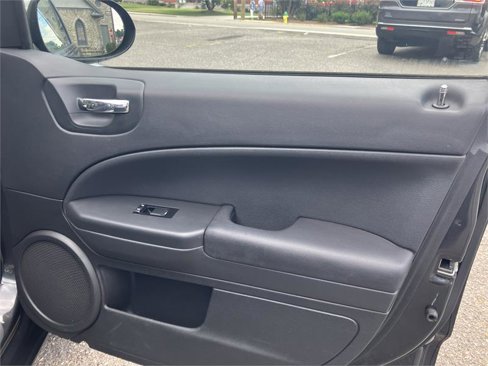Used 2011 Dodge Caliber Heat w/ Driver Convenience Group image 22