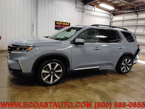 Used 2025 Honda Pilot Touring image 2