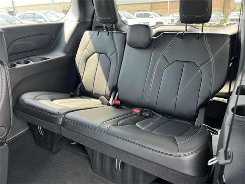 New 2025 Chrysler Pacifica Select image 14