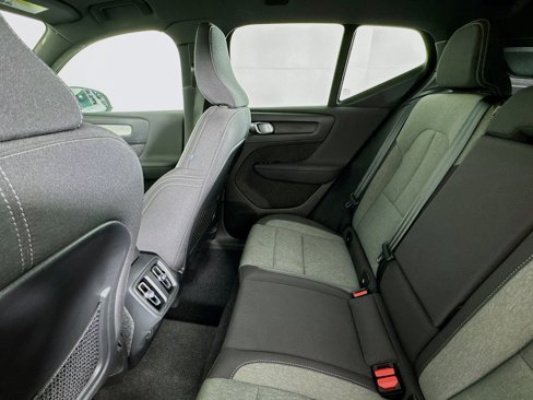 Used 2025 Volvo XC40 B5 Core image 43