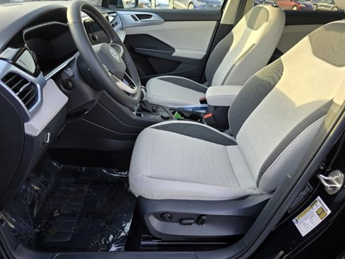 New 2025 Volkswagen Taos SE image 15
