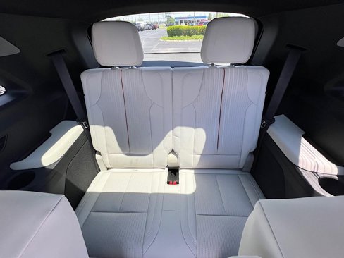 New 2026 Cadillac Vistiq Sport w/ LPO, Floor Liner Package image 15