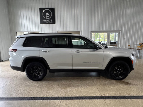 Used 2024 Jeep Grand Cherokee L Laredo image 11