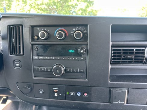 Used 2021 Chevrolet Express 2500 w/ Driver Convenience Package image 10