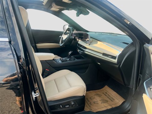 Used 2024 Cadillac XT4 Premium Luxury w/ Cold Weather Package image 28
