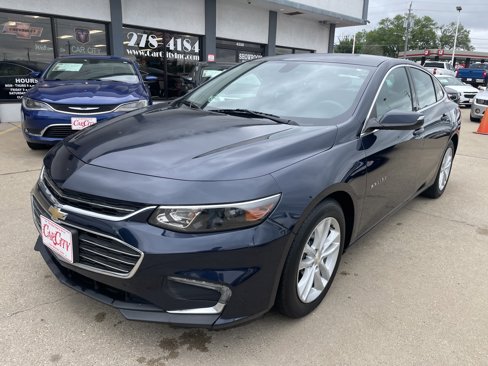 Used 2017 Chevrolet Malibu LT image 1