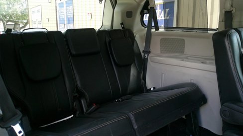 Used 2015 Chrysler Town & Country Touring image 31