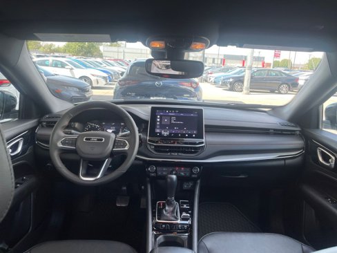 Used 2025 Jeep Compass Trailhawk image 32