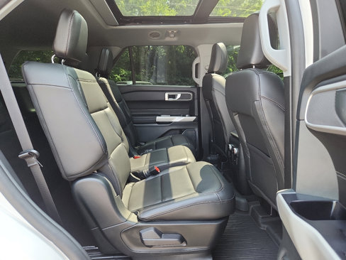 Used 2024 Ford Explorer XLT w/ Equipment Group 202A image 15