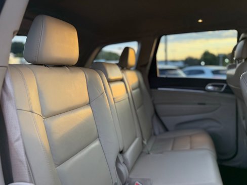 Used 2019 Jeep Grand Cherokee Limited image 34