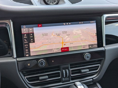 Certified 2025 Porsche Macan image 17