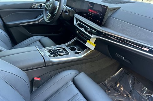 New 2026 BMW X7 M60i image 14