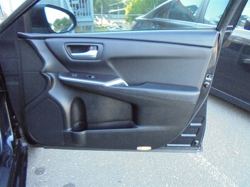 Used 2017 Toyota Camry SE image 27