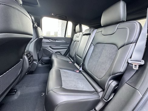 New 2025 Jeep Grand Cherokee Altitude image 26