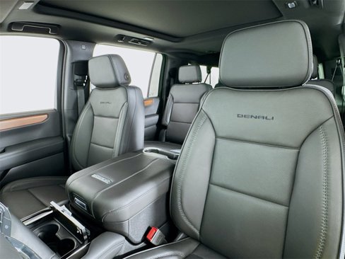 Used 2025 GMC Yukon XL Denali image 25