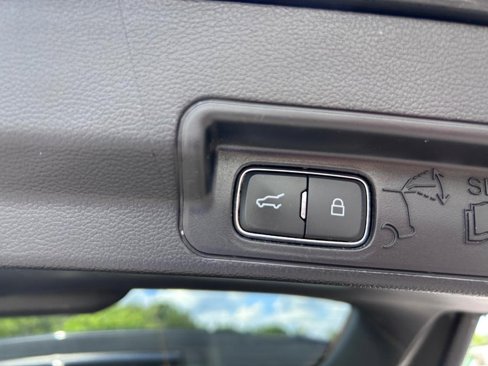 Used 2021 Ford Explorer XLT w/ Equipment Group 202A image 6